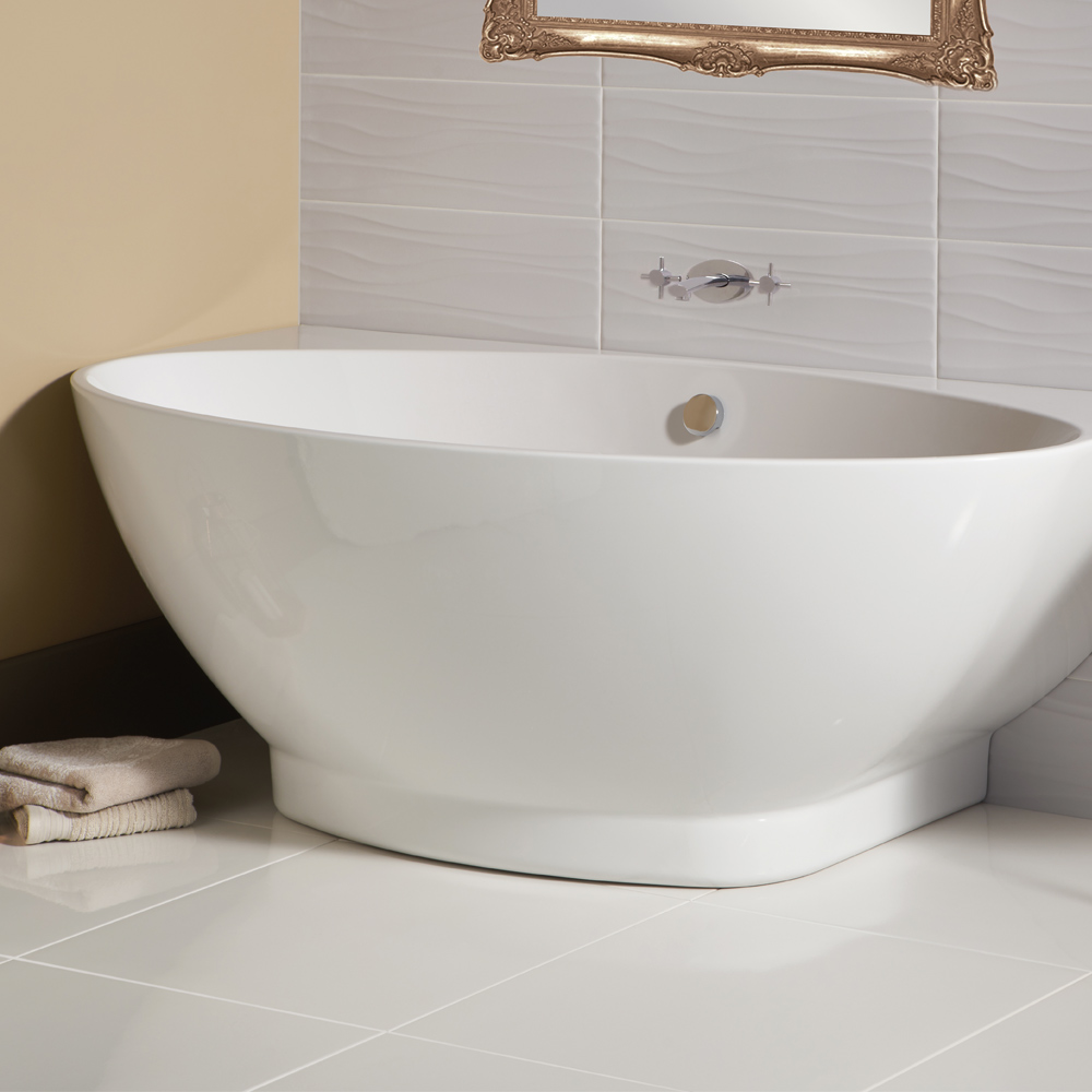 Arcus wall bath - 1675x 810mm